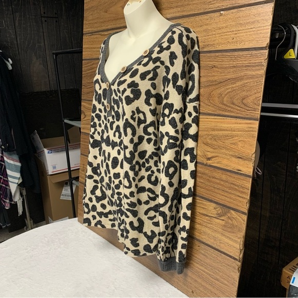 BiBi large beige/black Leopard Print V-Neck Sweater - Picture 7 of 8